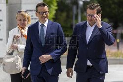 Konferencja Mateusza Morawieckiego przed pomnikiem AK