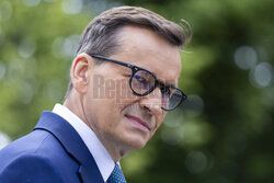 Konferencja Mateusza Morawieckiego przed pomnikiem AK