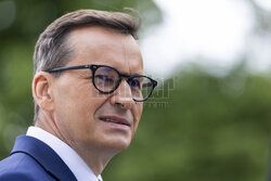 Konferencja Mateusza Morawieckiego przed pomnikiem AK