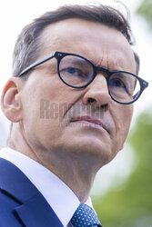 Konferencja Mateusza Morawieckiego przed pomnikiem AK