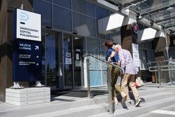 Konferencja posłów PiS przed Szpitalem Południowym