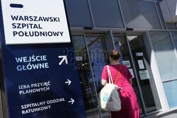 Konferencja posłów PiS przed Szpitalem Południowym