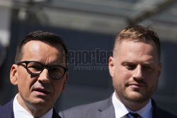 Konferencja posłów PiS przed Szpitalem Południowym