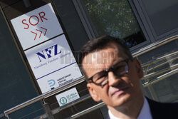 Konferencja posłów PiS przed Szpitalem Południowym